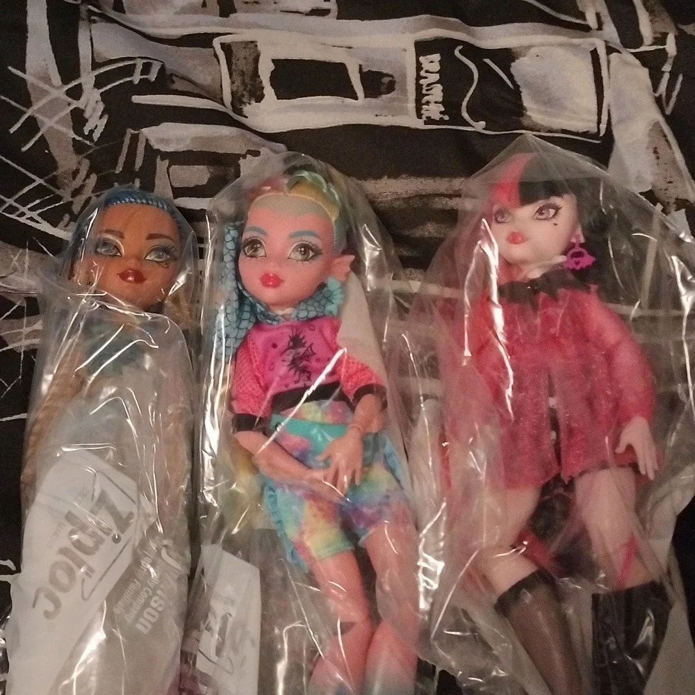DOLLS - Picture 14 of 17